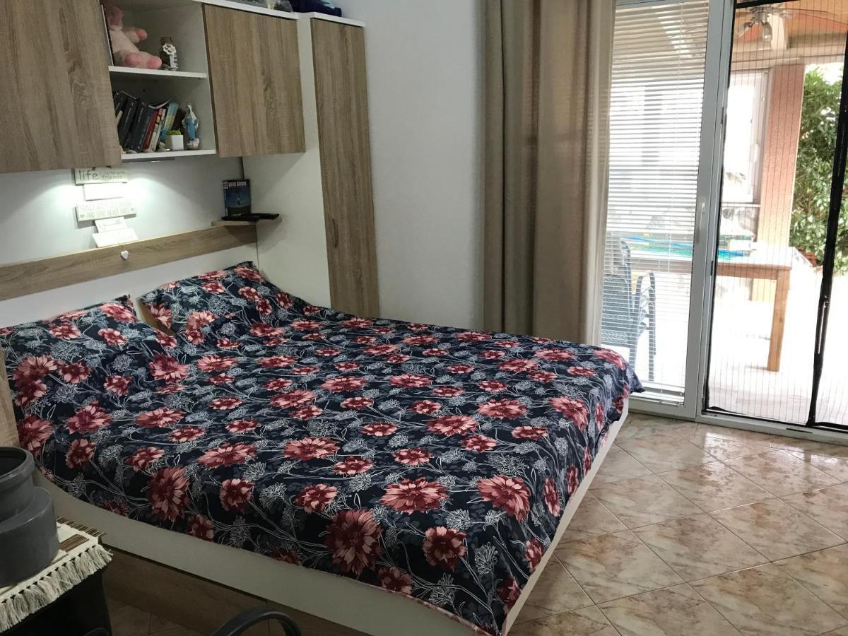 Botic Apartments Šilo Exteriör bild