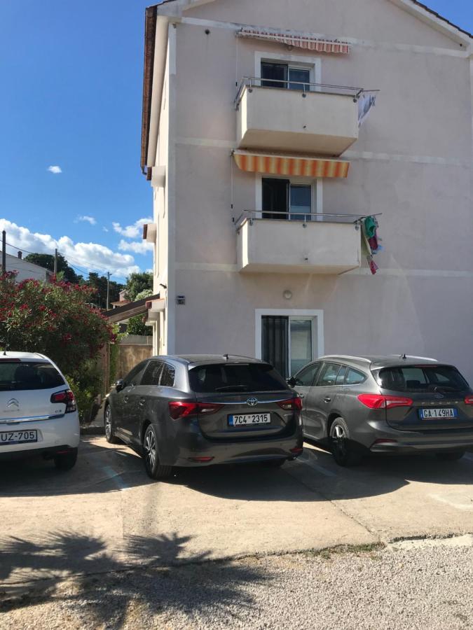 Botic Apartments Šilo Exteriör bild